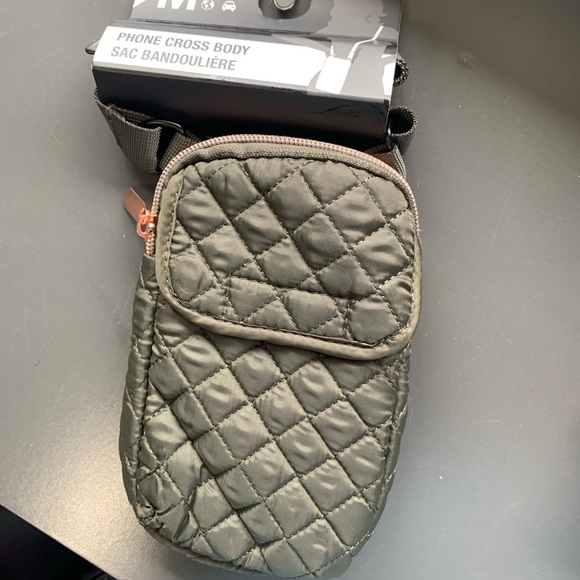 2/30$ 🔮 My tagalongs Olive Phone Cross Body - Picture 3 of 4